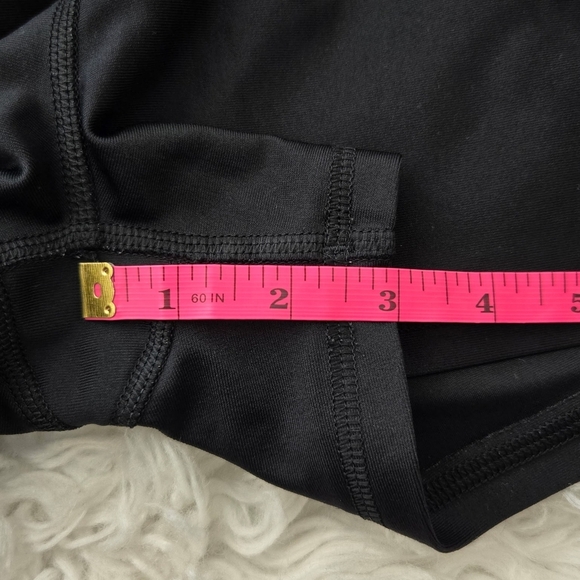 Under Armour Black Compression Shorts. Size Small. Good preowned condition. - Picture 5 of 7